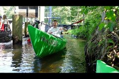 grünes Paddelboot