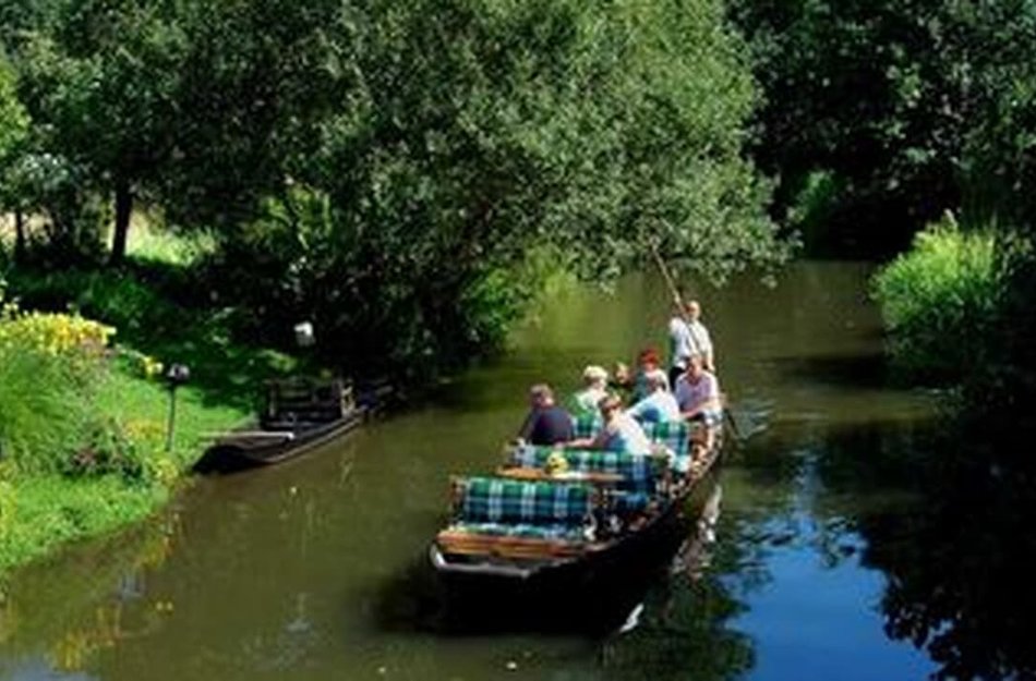 Kahnfahrten Bootshaus am Leineweber