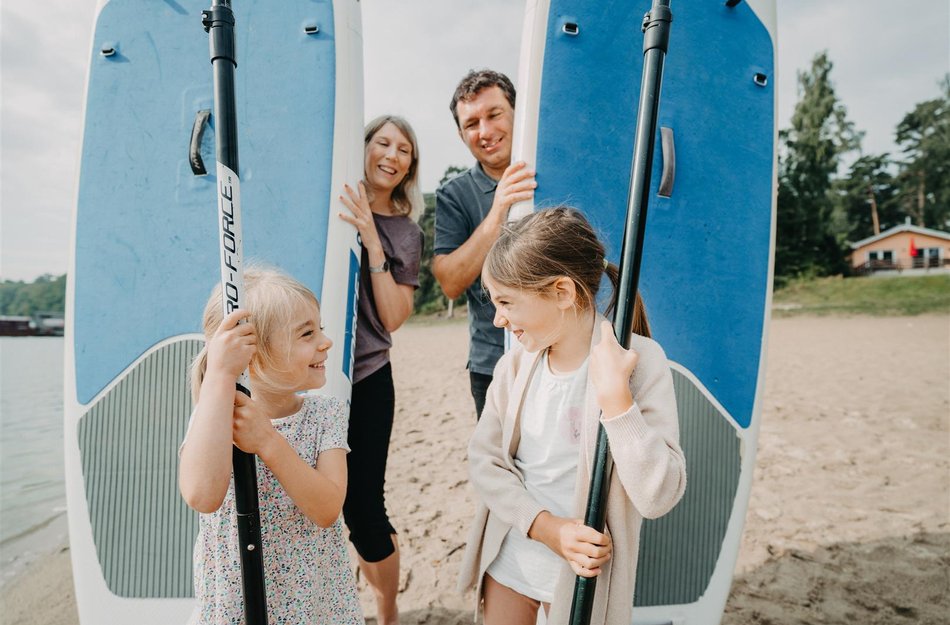 Familie mit SUP