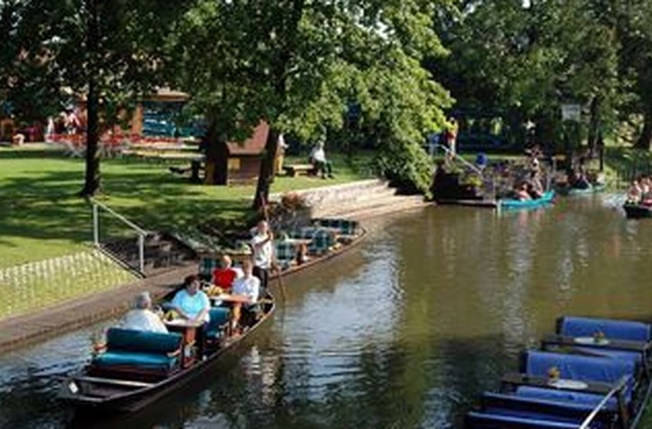 Kahnfahrten Bootshaus am Leineweber