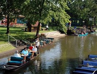 Kahnfahrten Bootshaus am Leineweber