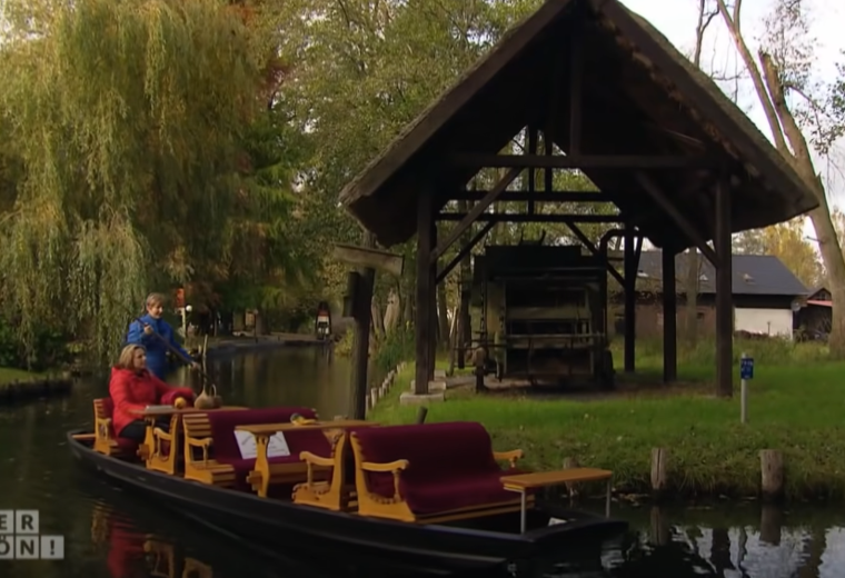 Screenshot Video vom Spreewald mit Kahn und Holzhaus