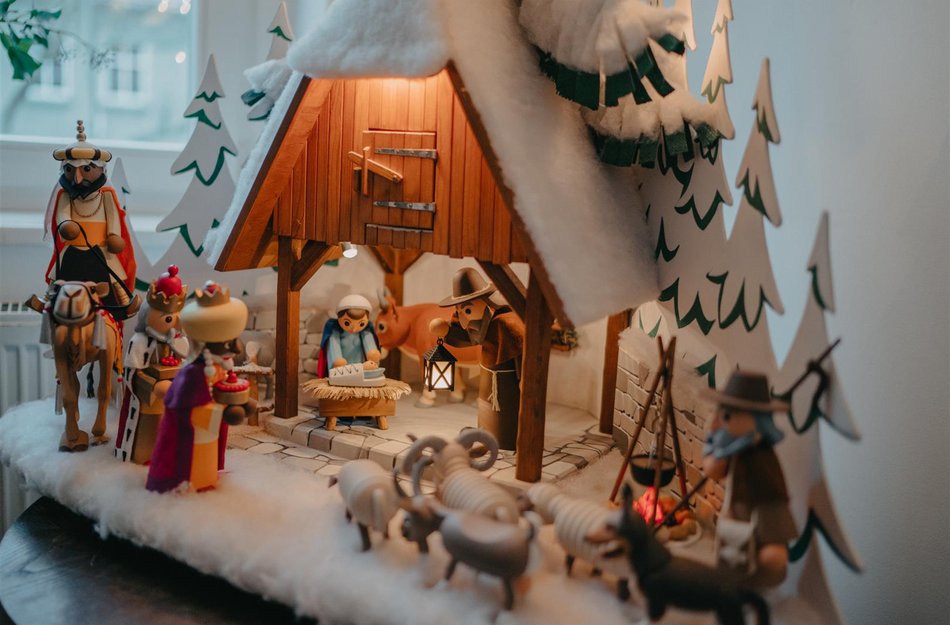 weihnachtliche Grippen Szene aus Holz