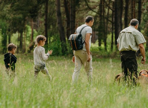Familie beim Wandern